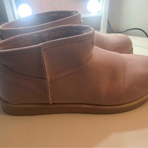 Blush Juicy Couture slip on boots. Microsuede insulated. Size 9.5